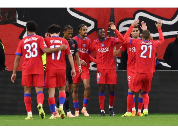 Paris Saint-Germain (PSG) players celebrate win against Bayer 04 Leverkusen at the UEFA Champions League at the BayArena stadium in Leverkusen, western Germany on October 21, 2025. (Photo by Franck Fife / AFP)