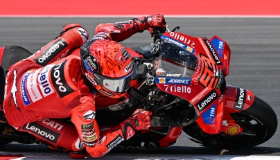 Ducati Lenovo Team's Spanish MotoGP rider Marc Marquez rides during the warm-up ahead of the MotoGP Indonesian Grand Prix at the Mandalika International Circuit in Mandalika, West Nusa Tenggara on October 5, 2025. (Photo by SONNY TUMBELAKA / AFP)

