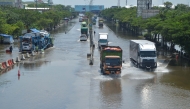  SEMARANG, Oct. 26, 2025 (Xinhua) -- Vehicles wade through flood waters after heavy rain hit Semarang, Central Java, Indonesia, Oct. 25, 2025. (Photo by Kalila/Xinhua). Photo used for representational purposes.