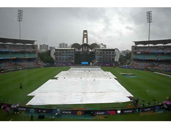 Raincovers are spread over the pitch before the start of the ICC Women's Cricket World Cup 2025 one-day international (ODI) final match in Navi Mumbai on November 2, 2025. (Photo by Punit Paranjpe / AFP) 