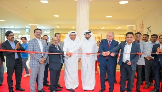 Vice-Chairman and Managing Director of Jumbo Electronics, Sajed Sulaiman; Director and CEO of Jumbo Electronics, CV Rappai; and other officials and guests inaugurating the store.