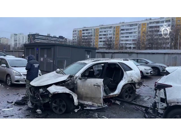 In this handout photo released by the Russian Investigative Committee on December 22, 2025, an investigator works at the car bomb site in southern Moscow. (Photo by Handout / Russian Investigative Committee / AFP) 