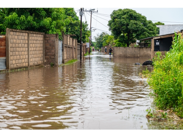 This photo shows a view of the flood-affected Machava area in Matola City, Maputo Province, Mozambique, Jan. 12, 2026. Mozambique is currently in the peak of its rainy season, a period marked by frequent alerts for heavy rains and strong winds, particularly in the central and southern regions. (Photo by Mendes Mondlane/Xinhua)