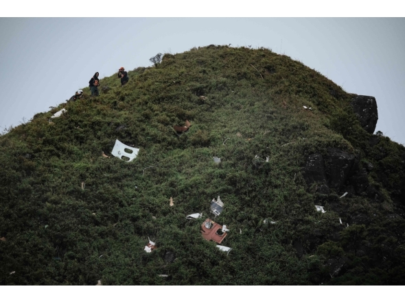 Search and rescue personnel prepare to carry the wreckage of an Indonesian Air Transport turboprop aircraft, a day after it crashed while en route from Yogyakarta to Makassar, at Mount Bulusaraung in South Sulawesi on January 18, 2026. (Photo by Muchtamir Zaide / AFP)