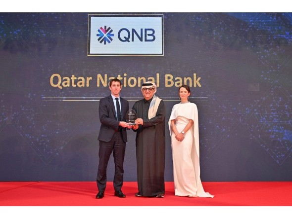 QNB Group Chief Business Officer Yousef Mahmoud Al-Neama receiving the award from President of CCI France Qatar, Edouard Thevenin during the event.