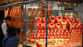 Customer visits a shop selling gold in Hong Kong. Representational file photo.