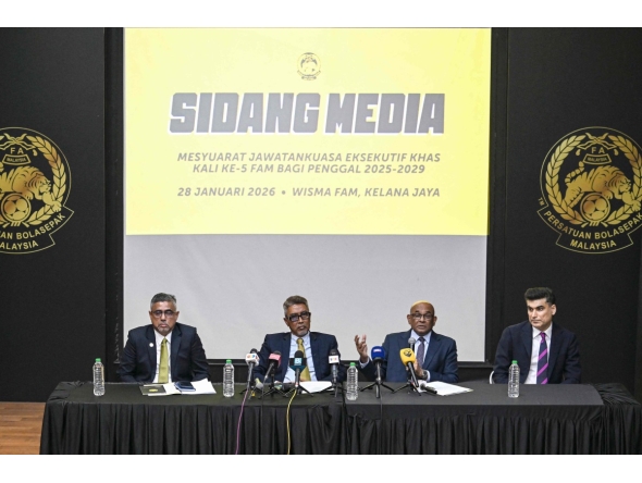 Asian football confederation (AFC) general secretary Windsor John (2nd R) talks as his deputy Vahid Kardany (R), Malaysian football association's (FAM) acting president Yusoff Mahadi (2nd L) and FAM's secretary general Noor Azman Rahman (L) listen during a press conference at the FAM's headquarters in Kuala Lumpur on January 28, 2026. (Photo by Mohd Rasfan / AFP)