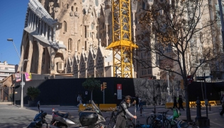 A man cleans broken glass on the floor next to Sagrada Familia Basilica amid a strong wind alert due to Storm Nils in Barcelona, on February 12, 2026. (Photo by Manaure QUINTERO / AFP)