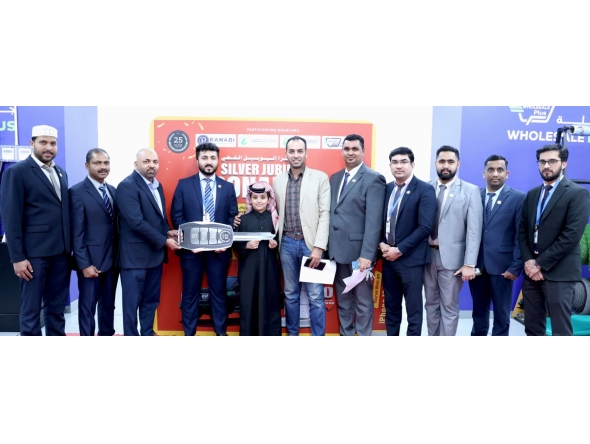 Officials and winners during the ceremony.