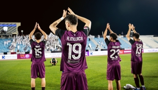 Al Sadd players acknowledge fans after their win over Al Wakrah. 