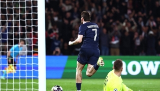 Paris Saint-Germain's Georgian forward #07 Khvicha Kvaratskhelia (L) celebrates after scoring Paris Saint-Germain's second goal during the UEFA Champions League play-off second leg football match between Paris Saint-Germain (PSG) and AS Monaco at the Parc des Princes stadium in Paris on February 25, 2026. (Photo by FRANCK FIFE / AFP)