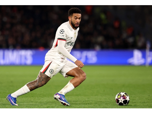 Chelsea's English defender #24 Reece James controls the ball during the UEFA Champions League round of 16 first leg football match between Paris Saint-Germain (PSG) and Chelsea at the Parc des Princes stadium in Paris on March 11, 2026. (Photo by FRANCK FIFE / AFP)
