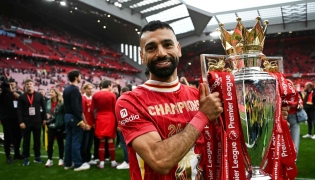 (Files) Liverpool's Egyptian striker #11 Mohamed Salah celebrates with the Premier League trophy on May 25, 2025. (Photo by Paul Ellis / AFP)