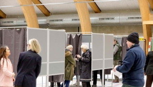 People vote in the election to the Logting, the Parliament of the Faroe Islands, in Torshavn, on March 26, 2026. Photo by ﾁlvur Haraldsen / Ritzau Scanpix / AFP