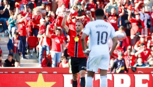 Real Mallorca's Kosovo forward #07 Vedat Muriqi celebrates scoring his team's second goal during the Spanish league football match between RCD Mallorca and Real Madrid CF at Mallorca Son Moix Stadium in Palma de Mallorca on April 4, 2026. (Photo by JAIME REINA / AFP)