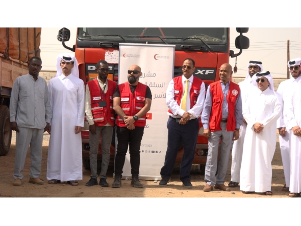 Ambassador of Qatar to Sudan H E Mohamed bin Ibrahim Al-Sada, Secretary-General of SRCS Ahmed Al-Tayeb Suleiman along with the representatives of QRCS team during the launch ceremony.