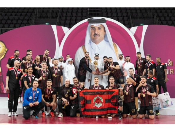 Olympic Council of Asia and Qatar Olympic Committee President H E Sheikh Joaan bin Hamad Al Thani presents the Amir Cup champions' trophy to Al Rayyan.

