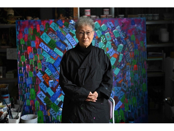 This picture taken on March 4, 2026, shows South Korean sculptor Kim Yun Shin dressed in overalls posing for a photo during an interview with AFP at her studio in Paju. Photo by Jung Yeon-je / AFP)