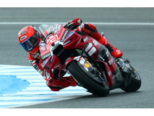 Team Ducati Lenovo Team's Marc Marquez competes in the qualifying session of the MotoGP Spanish Grand Prix at the Jerez racetrack in Jerez de la Frontera, on April 25, 2026. (Photo by Pierre-Philippe MARCOU / AFP)
