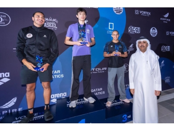 Director of Communications and Public Relations at Aspire Zone Foundation Hamad Yousef Al Obaidly with some of the winners during the awards ceremony. 