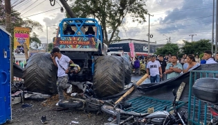 Handout picture released by the National Police press office showing a monster truck after an accident during a show in Popayan, Cauca province, COlombia, on May 3, 2026. Photo by PRENSA POLICIA NACIONAL / COLOMBIA'S NATIONAL POLICE PRESS OFFICE / AFP