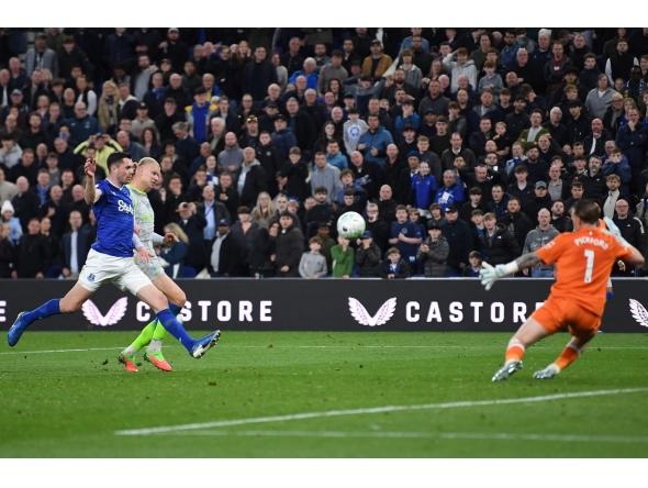 Manchester City's Norwegian forward #9 Erling Haaland (2ndL) scores a goal during the Premier League football match between Everton and Manchester City at Hill Dickinson Stadium in Liverpool on May 4, 2026. (Photo by PETER POWELL / AFP)