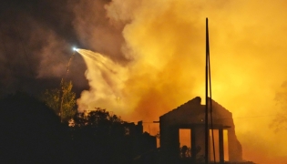 Firefighters spray water at the scene of a fireworks factory explosion in Liuyang, in China痴 central Hunan province early on May 5, 2026. (Photo by CNS / AFP) 