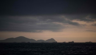 (Files) Image of merchant ships on the horizon in front of the port of El Callao in Lima on November 18, 2023. (Photo by Ernesto Benavides / AFP)
