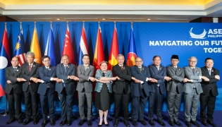 Participants of a high-level meeting for ASEAN foreign ministers pose for a group photo in Cebu, the Philippines, (ASEAN 2026/Handout via Xinhua)