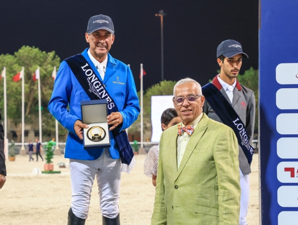 Head of the Judging Committee for the Championship Ahmed Badawi honoured top three riders of the Diamond Tour. 