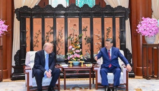 Chinese President Xi Jinping and U.S. President Donald Trump having a private meeting at Zhongnanhai in Beijing, capital of China (Xinhua/Li Xiang)