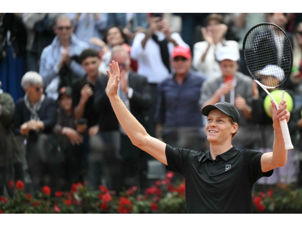Italy's Jannik Sinner celebrates after winning the semi-final against Russia's Daniil Medvedev at the ATP Rome Open tennis tournament at Foro Italico in Rome on May 16, 2026. (Photo by Tiziana FABI / AFP)