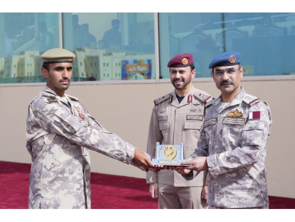 Chief of Staff of the Qatari Armed Forces H E Lieutenant General (Pilot) Jassim bin Mohammed Al Mannai and  Amiri Guard Commander H E Major General Staff Mohammed bin Sultan Al Suwaidi with a graduate during the ceremony. 
