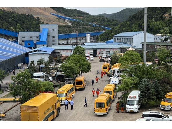 A general view of rescue team members and emergency vehicles arriving at the Liushenyu coal mine after a gas explosion in Changzhi, in northern China's Shanxi province on May 23, 2026. (Photo by CNS / AFP) 