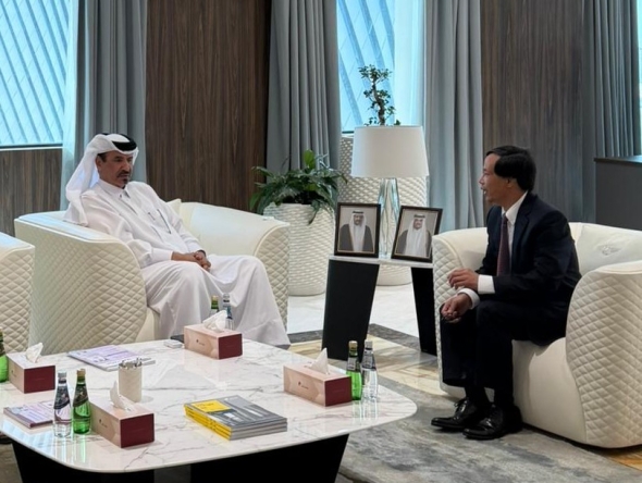 QC First Vice Chairman Mohamed bin Ahmed bin Twar Al Kuwari with Vietnam's Ambassador to Qatar, H E Nguyen Huy Hiep.
