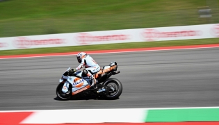 Trackhouse MotoGP Team's Spanish rider Raul Fernandez takes part in the sprint on the eve of the Italian Moto GP Grand Prix at Mugello circuit, in Mugello, near Florence, on May 30, 2026. (Photo by Andreas SOLARO / AFP)

