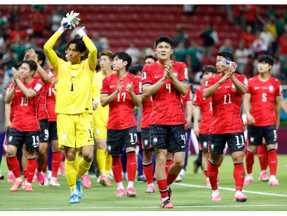 South Korea's players celebrate after winning the 2026 World Cup Group A football match between South Korea and the Czech Republic at the Guadalajara Stadium in Zapopan on June 11, 2026. (Photos by Ulises Ruiz / AFP)
