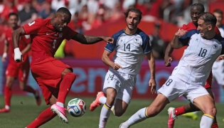 Canada's forward #09 Cyle Larin (L) scores the equalizer during the 2026 World Cup Group B football match between Canada and Bosnia and Herzegovina at the Toronto Stadium in Toronto on June 12, 2026. (Photo by Cole Burston / AFP)