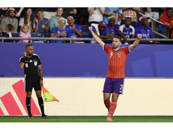 Scotland's midfielder #07 John McGinn celebrates after scoring his team's first goal . (Photo by Franck Fife / AFP)
