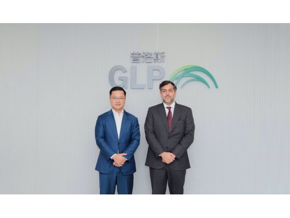QFZ CEO Sheikh Mohammed bin Hamad bin Faisal Al-Thani with Co-Founder and Chief Executive Officer of GLP, Ming Z during the meeting.