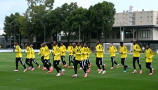 South Africa’s players take part in a training session. (PICS AFP)