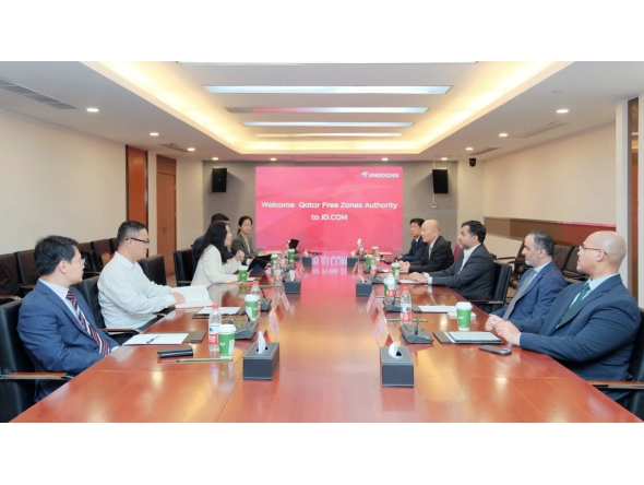 QFZ Chief Executive Officer, Sheikh Mohammed bin Hamad bin Faisal Al-Thani with Chief Executive Officer of JD.com, Sandy Ran Xu and other officials during the meeting.