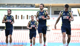 Sweden's forward #07 Benjamin Nygren (C) warms up during a training session ahead of Sweden's FIFA World Cup 2026 Group F football match against the Netherlands at Dallas stadium in Frisco on June 18, 2026. (Photo by Paul ELLIS / AFP)