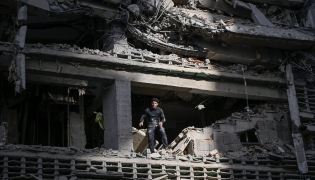 A man looks out from a damaged apartment building following an earthquake in Catia La Mar, La Guaira state, some 30km north-west of Caracas, on June 25, 2026. Photo by FEDERICO PARRA / AFP