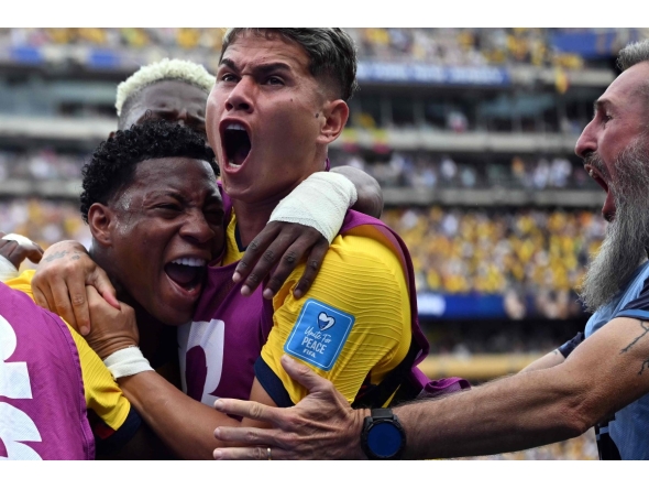 Ecuador's midfielder #19 Gonzalo Plata celebrates with teammates scoring his team's second goal during the 2026 World Cup Group E football match between Ecuador and Germany at the New York/New Jersey Stadium in East Rutherford on June 25, 2026. (Photo by MAURO PIMENTEL / AFP)