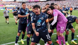 Gustavo Gomez #15 of Paraguay celebrates with teammates after Jose Canale #13 scores the winning penalty in a penalty shootout during the FIFA World Cup 2026 Round Of 32 match between Germany and Paraguay at Boston Stadium on June 29, 2026 in Foxborough, Massachusetts. (Photo by ALEXANDER HASSENSTEIN / GETTY IMAGES NORTH AMERICA / Getty Images via AFP)