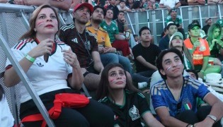 Football fans react at the FIFA Fan Fest during the 2026 FIFA World Cup football match between the Netherlands and Morocco at Parque Fundidora in Monterrey, Mexico, on June 29, 2026. (Photo by Julio Cesar Salazar / AFP)
 