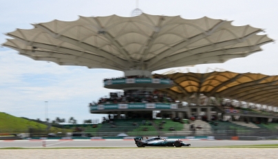 (Files) Then Mercedes's British driver Lewis Hamilton drives his car during the third practice session of the Formula One Malaysia Grand Prix in Sepang on September 30, 2017. (Photo by Manan Vatsyayana / AFP)