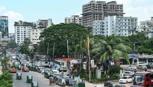 Vehicles wait in a queue to refuel with compressed natural gas (CNG) at a filling station in Dhaka on July 26, 2026. (Photo by MUNIR UZ ZAMAN / AFP)
