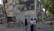 Women look at a damaged building after an earthquake in Cali, Colombia on August 10, 2026. Photo by JOAQUIN SARMIENTO / AFP
